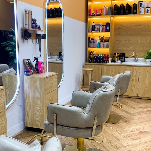 Khu cắt tóc cho khách (mobile)